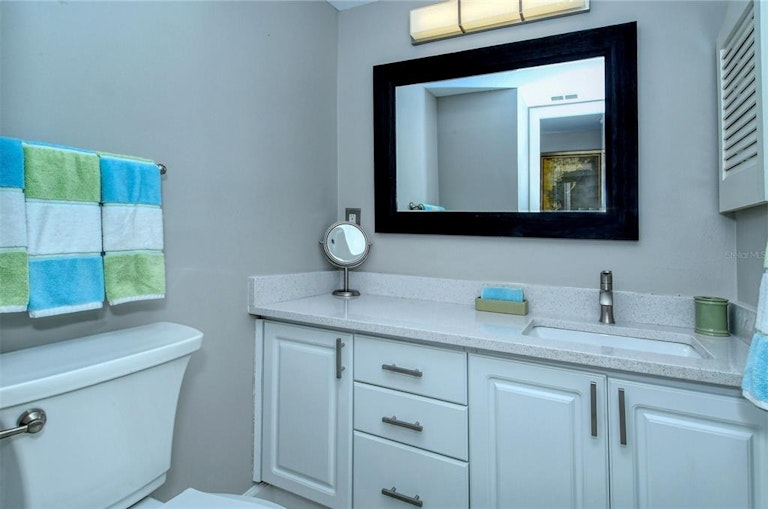 Photo 22 of 50 - 1001 Benjamin Franklin Dr #212, Sarasota, FL 34236