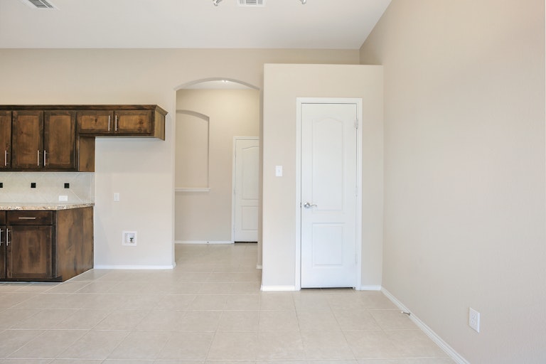 Photo 9 of 26 - 4021 Winter Springs Dr, Fort Worth, TX 76123