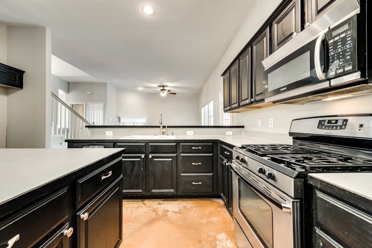 Photo 5 of 35 - 841 High Meadow Ct, Lewisville, TX 75077