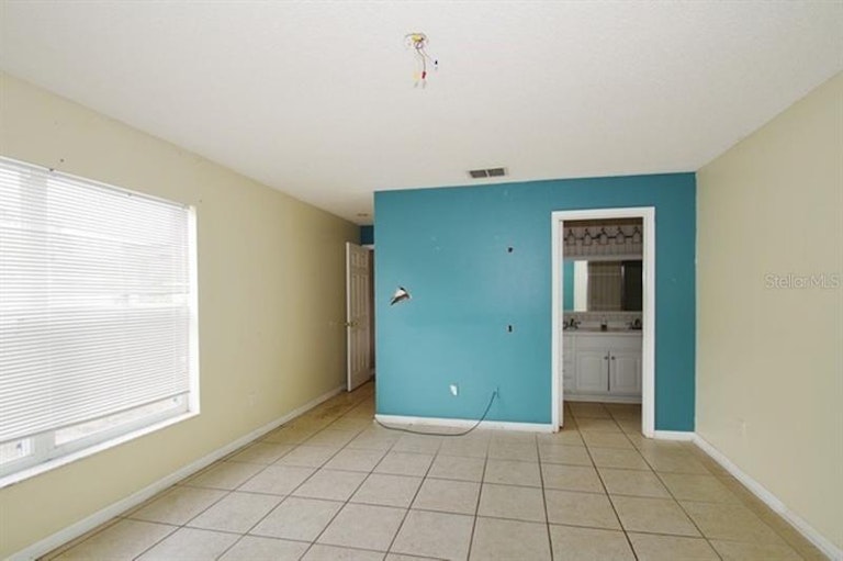 Photo 12 of 23 - 12925 Los Alamitos Ct, Orlando, FL 32837