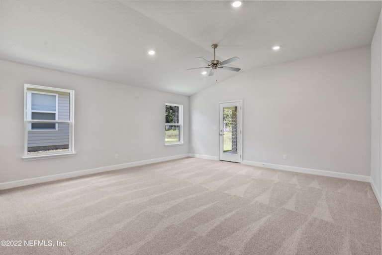 Photo 11 of 33 - 7817 Wyoming St, Jacksonville, FL 32220