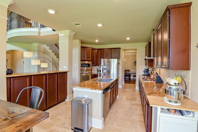 Photo 13 of 44 - 5306 Clear Landing Ct, Rosharon, TX 77583