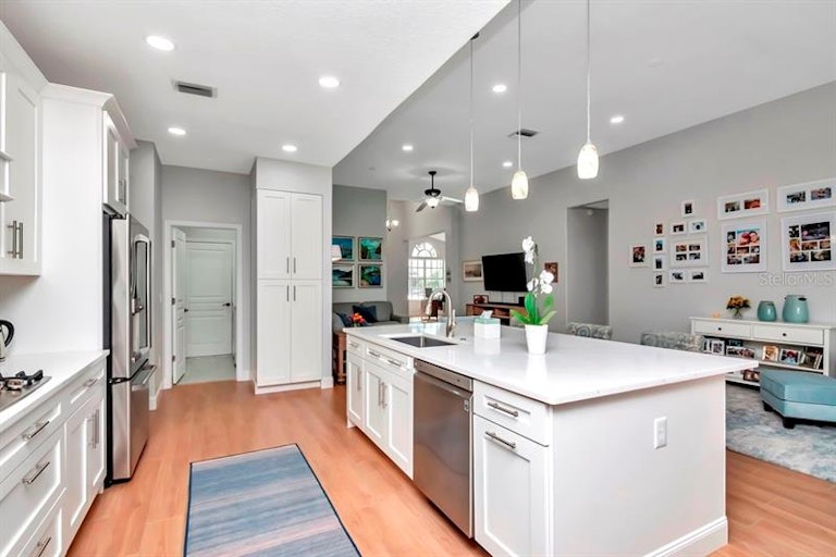 Photo 29 of 72 - 18910 Maisons Dr, Lutz, FL 33558