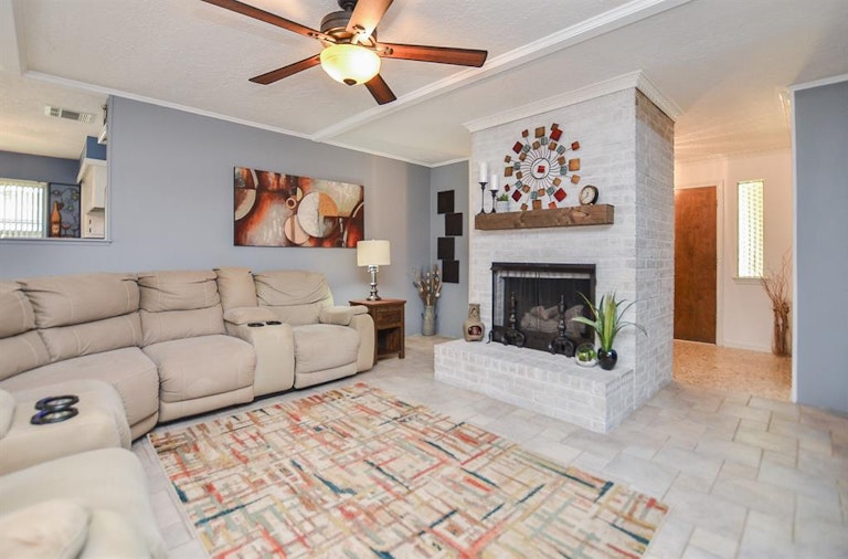 Photo 11 of 38 - 939 Hidden Canyon Rd, Katy, TX 77450