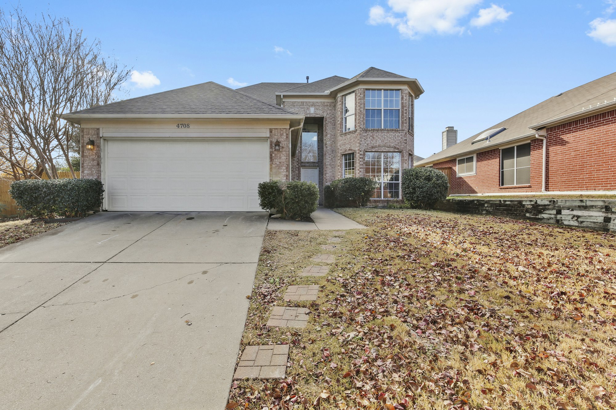 Photo 1 of 31 - 4708 Park Bend Dr, Fort Worth, TX 76137