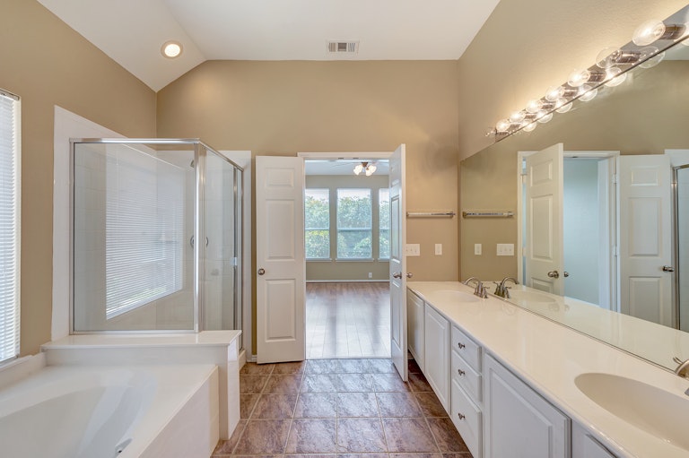 Photo 19 of 30 - 4616 Matthew Dr, Fort Worth, TX 76244