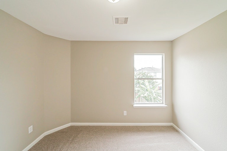 Photo 25 of 38 - 18910 Remington Mill Dr, Houston, TX 77073