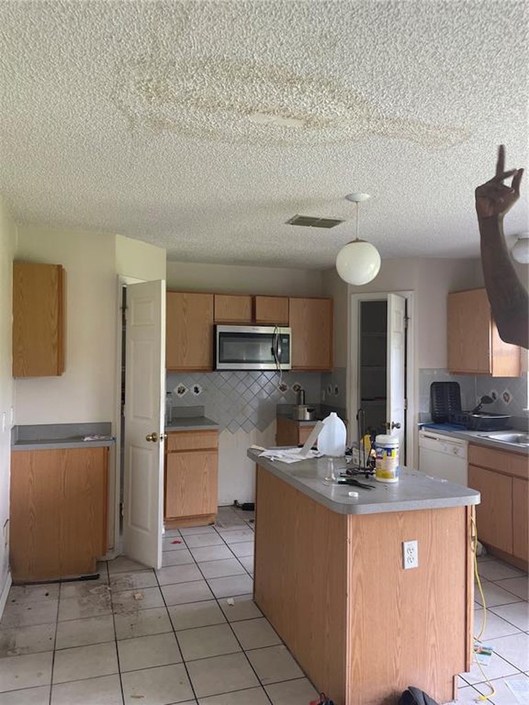 Photo 2 of 17 - 6773 Pomeroy Cir, Orlando, FL 32810