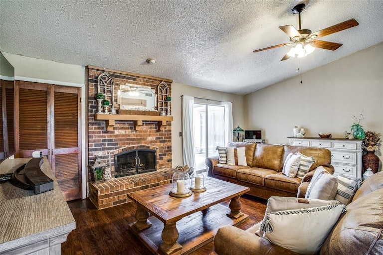 Photo 20 of 36 - 3008 Kensington Dr, Mesquite, TX 75150
