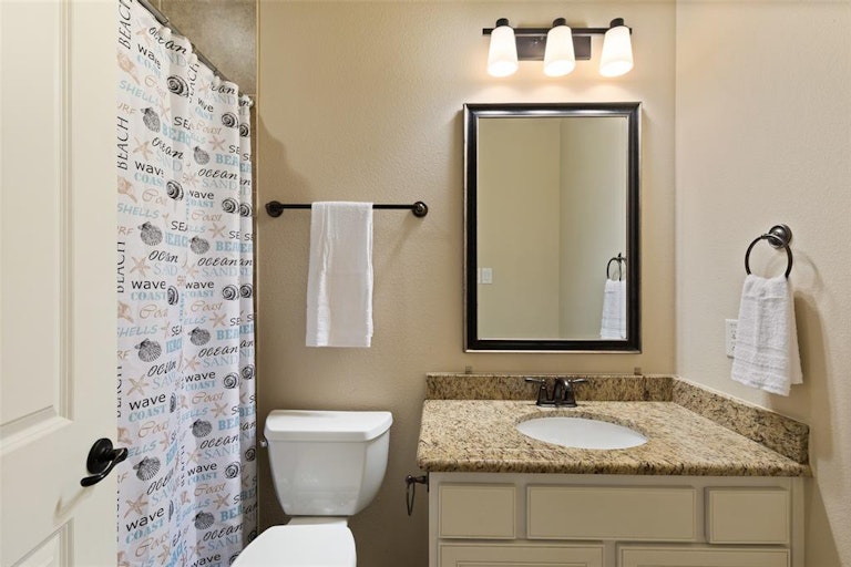 Photo 31 of 40 - 1041 Wagner Way, Lantana, TX 76226