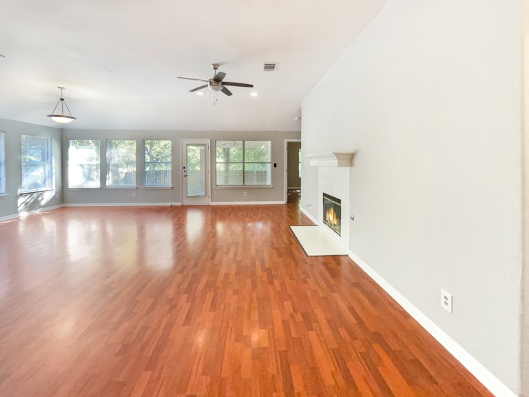 Photo 5 of 17 - 2512 Willow Way, Round Rock, TX 78664
