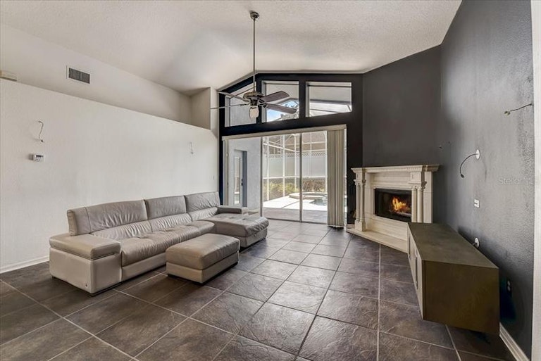 Photo 10 of 47 - 2203 Katana Pl, Brandon, FL 33511