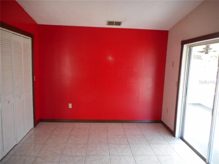 Photo 5 of 11 - 1324 Primrose Ct, Lakeland, FL 33811