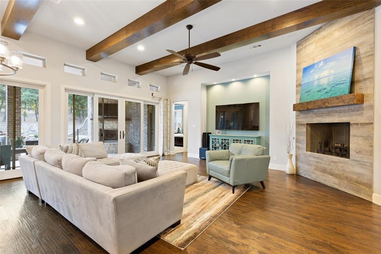 Photo 11 of 40 - 1041 Wagner Way, Lantana, TX 76226