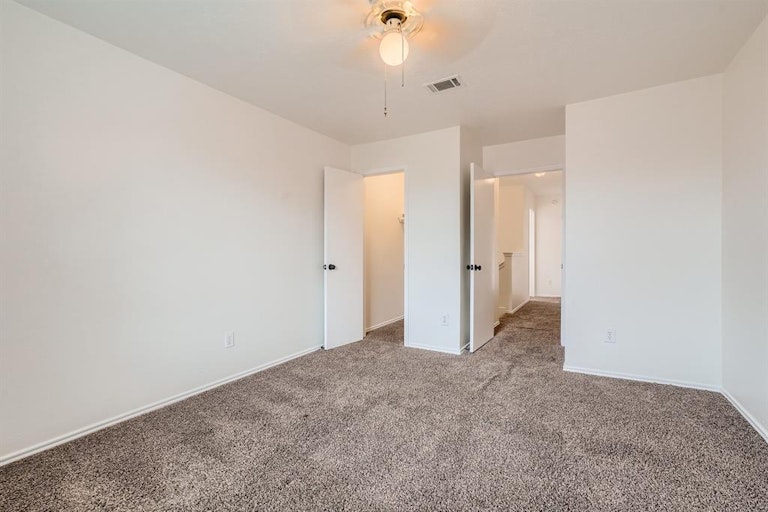 Photo 18 of 28 - 2903 Queen Victoria St, Pearland, TX 77581