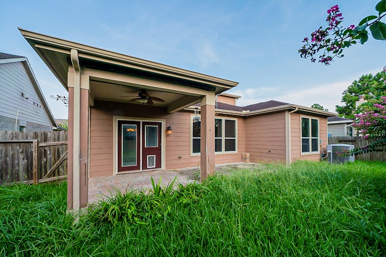 Photo 7 of 37 - 29607 Legends Place Dr, Spring, TX 77386