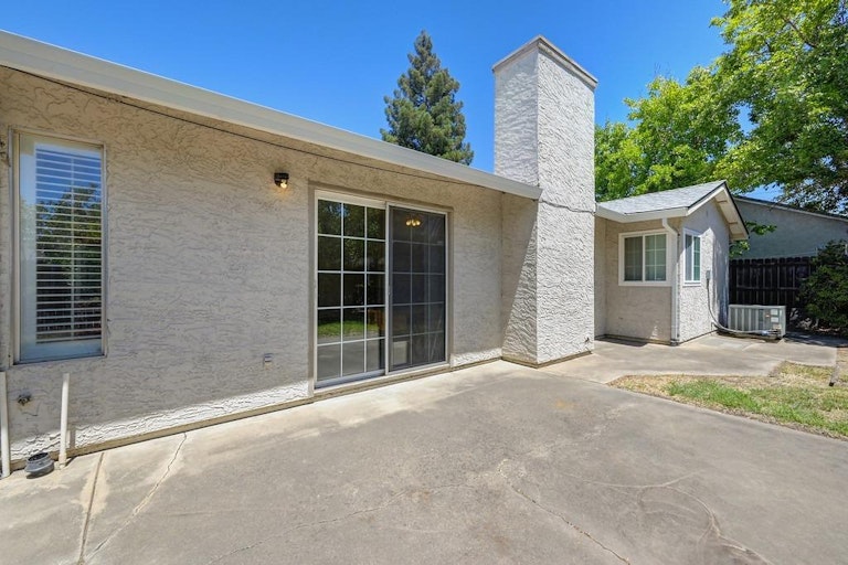 Photo 28 of 37 - 660 Tailwind Dr, Sacramento, CA 95838