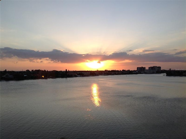 Photo 23 of 25 - 7892 Sailboat Key Blvd S #505, South Pasadena, FL 33707