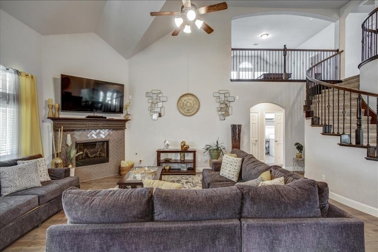 Photo 14 of 40 - 6413 Glenwick Dr, Fort Worth, TX 76123