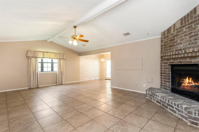 Photo 4 of 25 - 335 William Morton Dr, Richmond, TX 77406