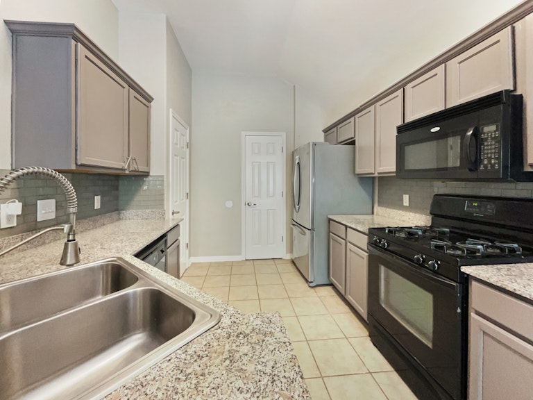 Photo 4 of 17 - 2512 Willow Way, Round Rock, TX 78664