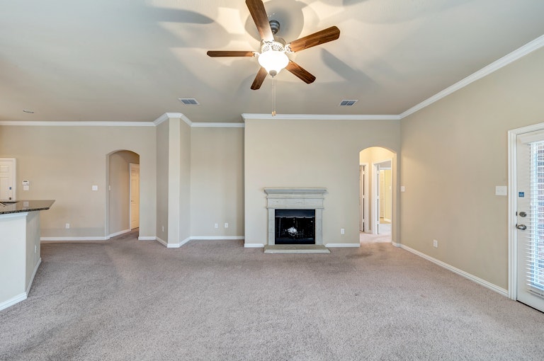 Photo 7 of 31 - 808 W Bend Blvd, Burleson, TX 76028