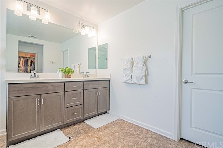 Photo 24 of 51 - 24268 Gazania Way, Lake Elsinore, CA 92532
