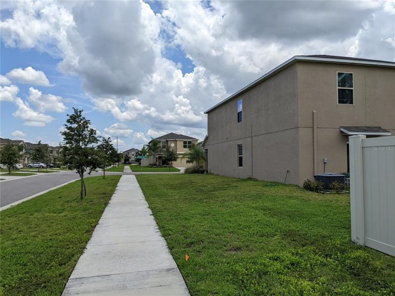 Photo 3 of 38 - 10201 Boggy Moss Dr, Riverview, FL 33578