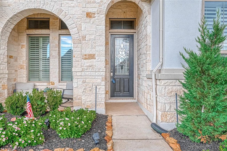 Photo 4 of 48 - 21606 Albertine Dr, Tomball, TX 77377