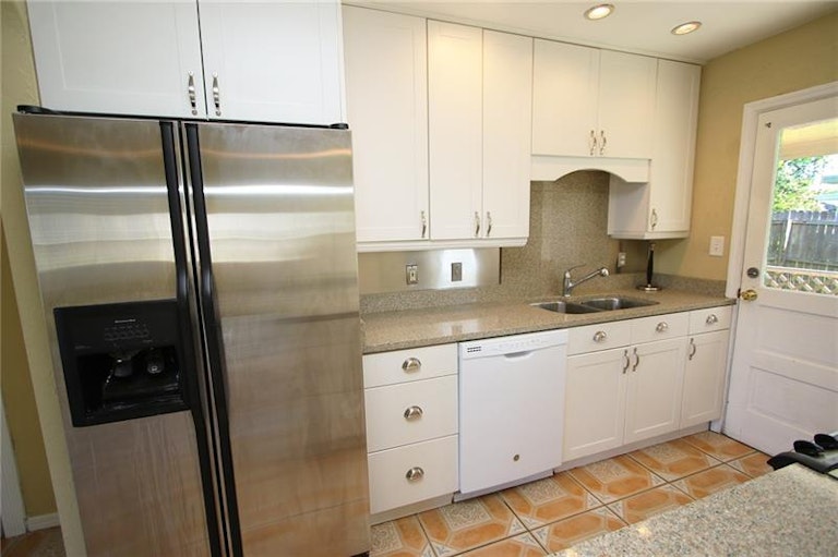 Photo 10 of 25 - 39 160th Ct, Redington Beach, FL 33708