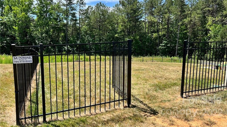 Photo 4 of 29 - 8337 Lake Harmony Dr, Matthews, NC 28105