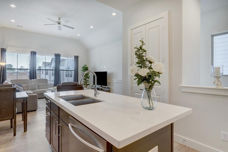 Photo 7 of 14 - 9510 Retriever Way, Houston, TX 77055
