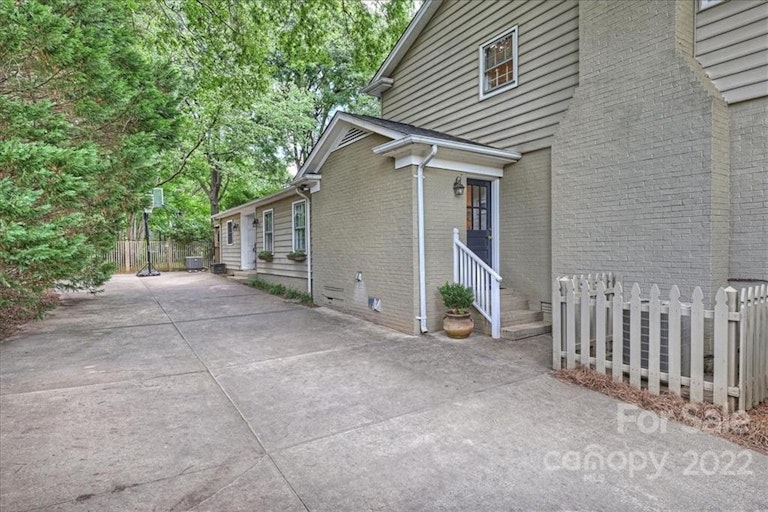 Photo 46 of 46 - 3100 Clarendon Rd, Charlotte, NC 28211