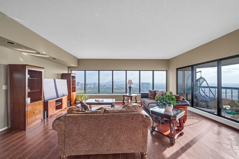 Photo 2 of 20 - 2001 Holcombe Blvd #3504, Houston, TX 77030