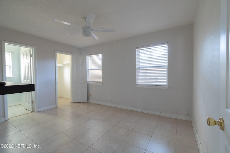 Photo 13 of 20 - 1225 15th Ave N, Jacksonville Beach, FL 32250