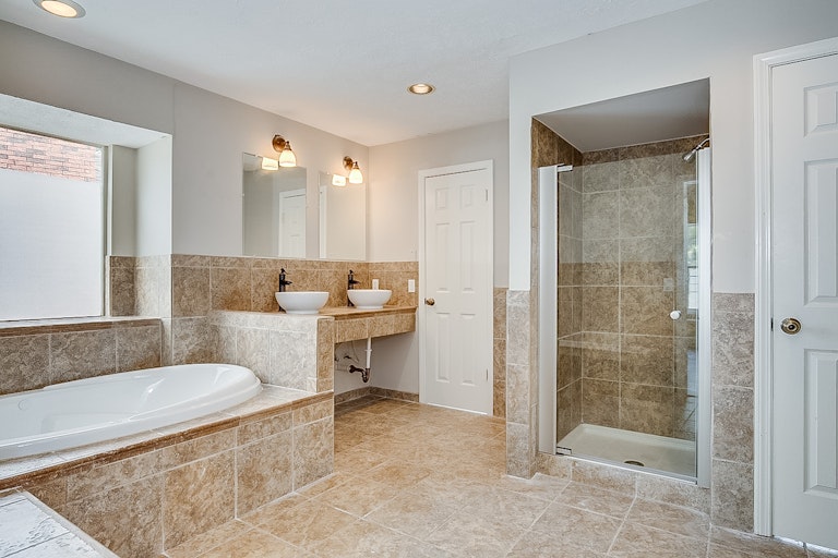 Photo 4 of 20 - 15122 Chetland Place Dr, Houston, TX 77095