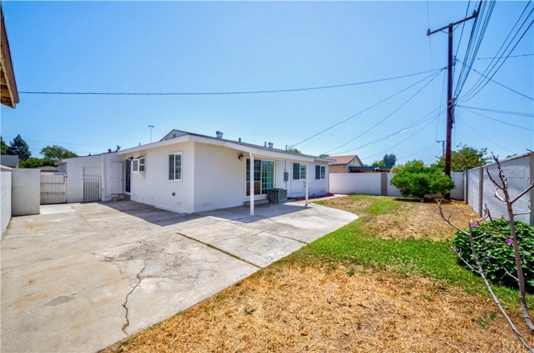 Photo 23 of 26 - 2107 W Porter Ave, Fullerton, CA 92833