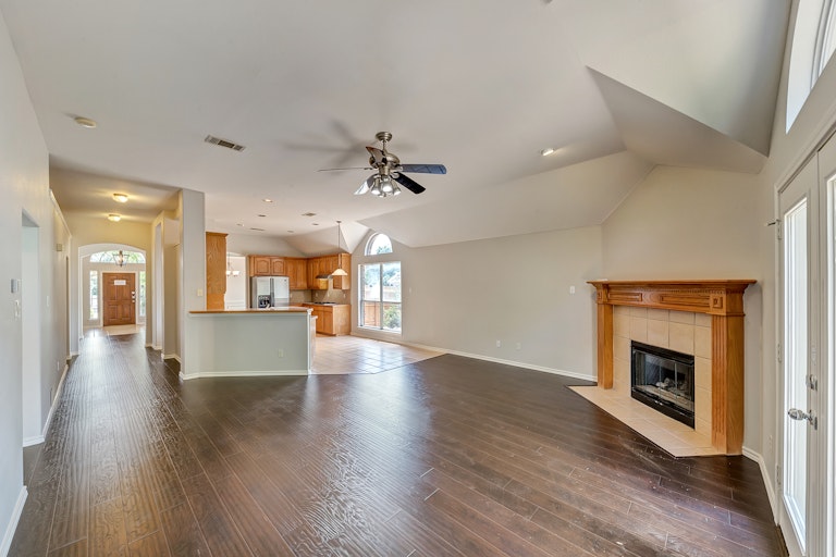 Photo 3 of 26 - 12601 Sweet Bay Dr, Euless, TX 76040