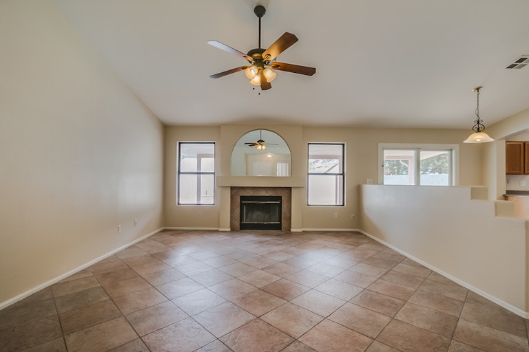 Photo 14 of 34 - 3014 W Daley Ln, Phoenix, AZ 85027