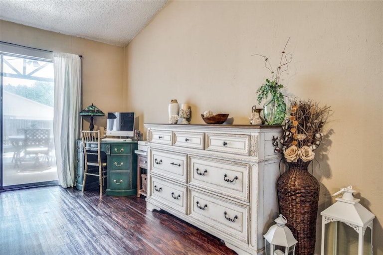 Photo 21 of 36 - 3008 Kensington Dr, Mesquite, TX 75150