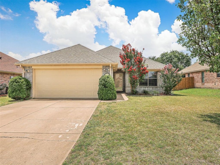 Photo 1 of 20 - 117 Magnolia St, Anna, TX 75409