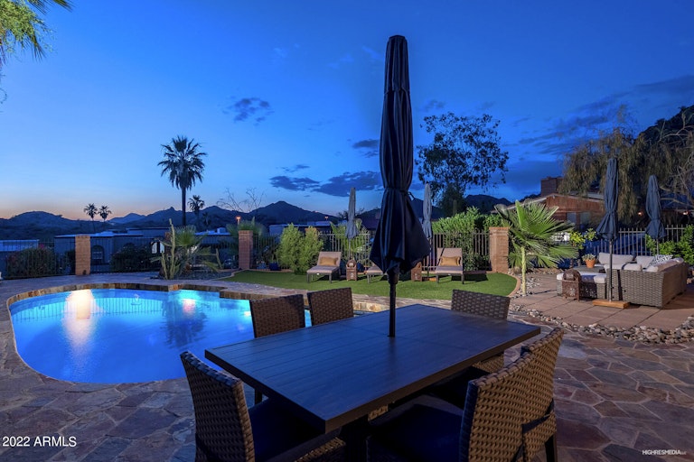 Photo 2 of 50 - 7637 N 20th St, Phoenix, AZ 85020