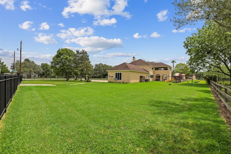 Photo 41 of 50 - 5318 Dogwood Trl, Richmond, TX 77406