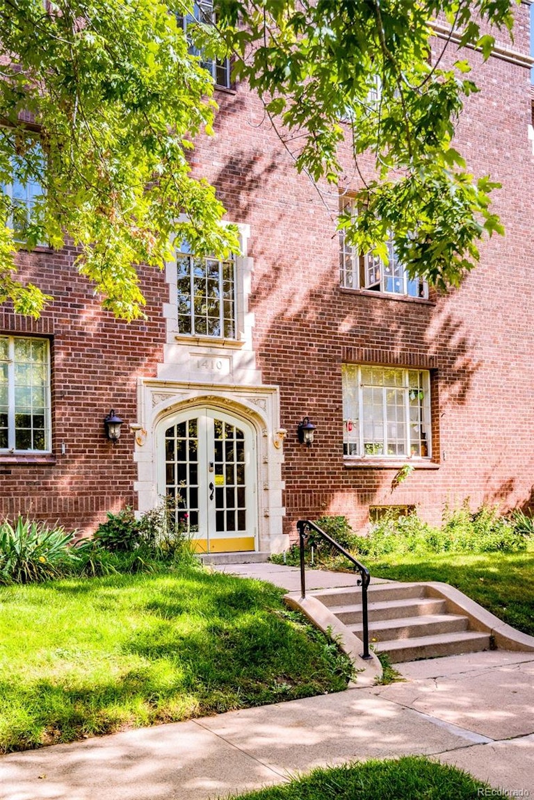Photo 2 of 26 - 1410 Vine St #3, Denver, CO 80206