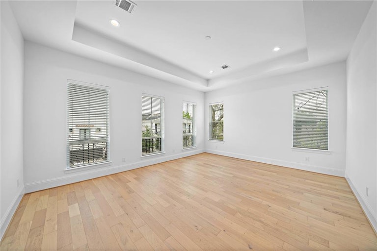 Photo 15 of 46 - 1420 Alexander St, Houston, TX 77008
