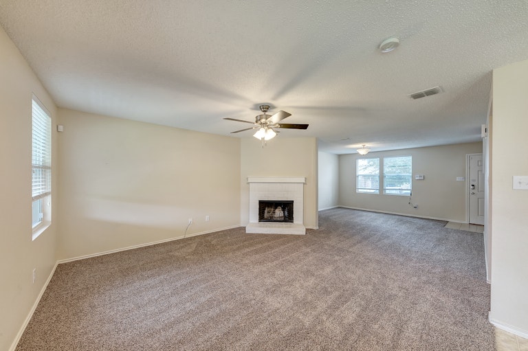 Photo 10 of 26 - 740 Tuscany Trl, Fort Worth, TX 76179