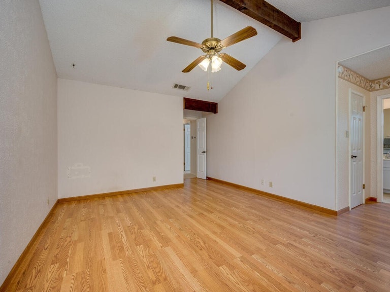 Photo 19 of 35 - 410 Serenada Dr, Georgetown, TX 78628
