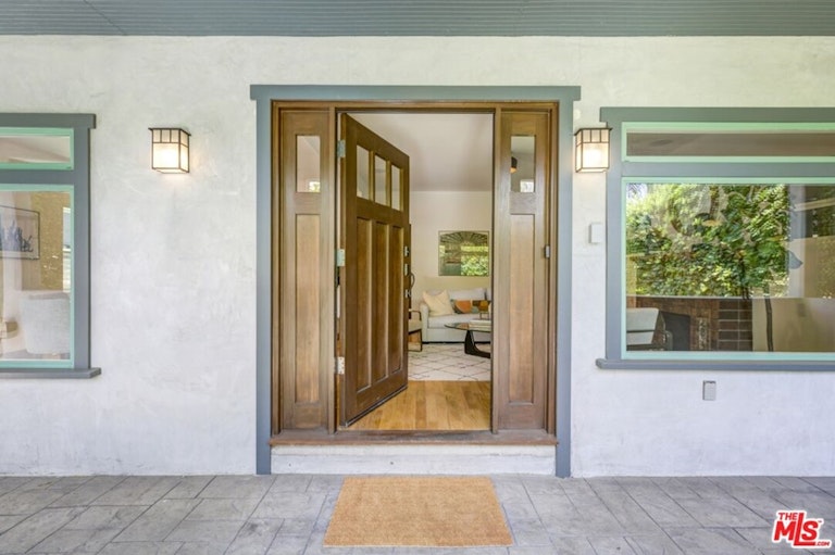 Photo 11 of 49 - 641 N Mariposa Ave, Los Angeles, CA 90004