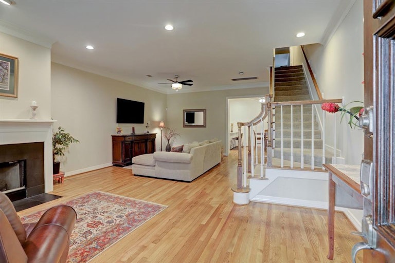 Photo 5 of 20 - 3235 Bellefontaine St, Houston, TX 77025
