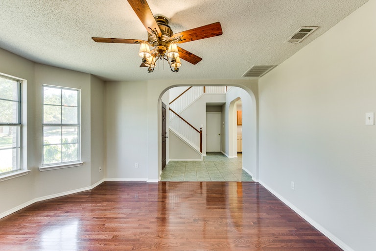 Photo 2 of 35 - 1011 Hanover Dr, Forney, TX 75126